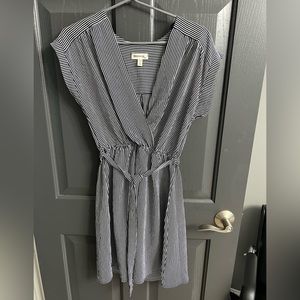 Monteau Los Angles Medium Black & White striped With Elastic waist and belt.